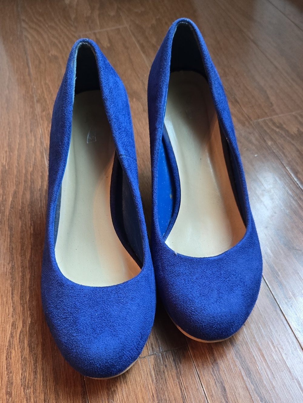 Classic Women's Suede Round Toe Pumps in Cobalt Blue